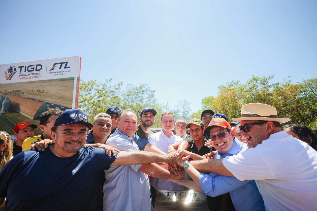 Brandão participa do lançamento da pedra fundamental do Terminal Intermodal, em Caxias