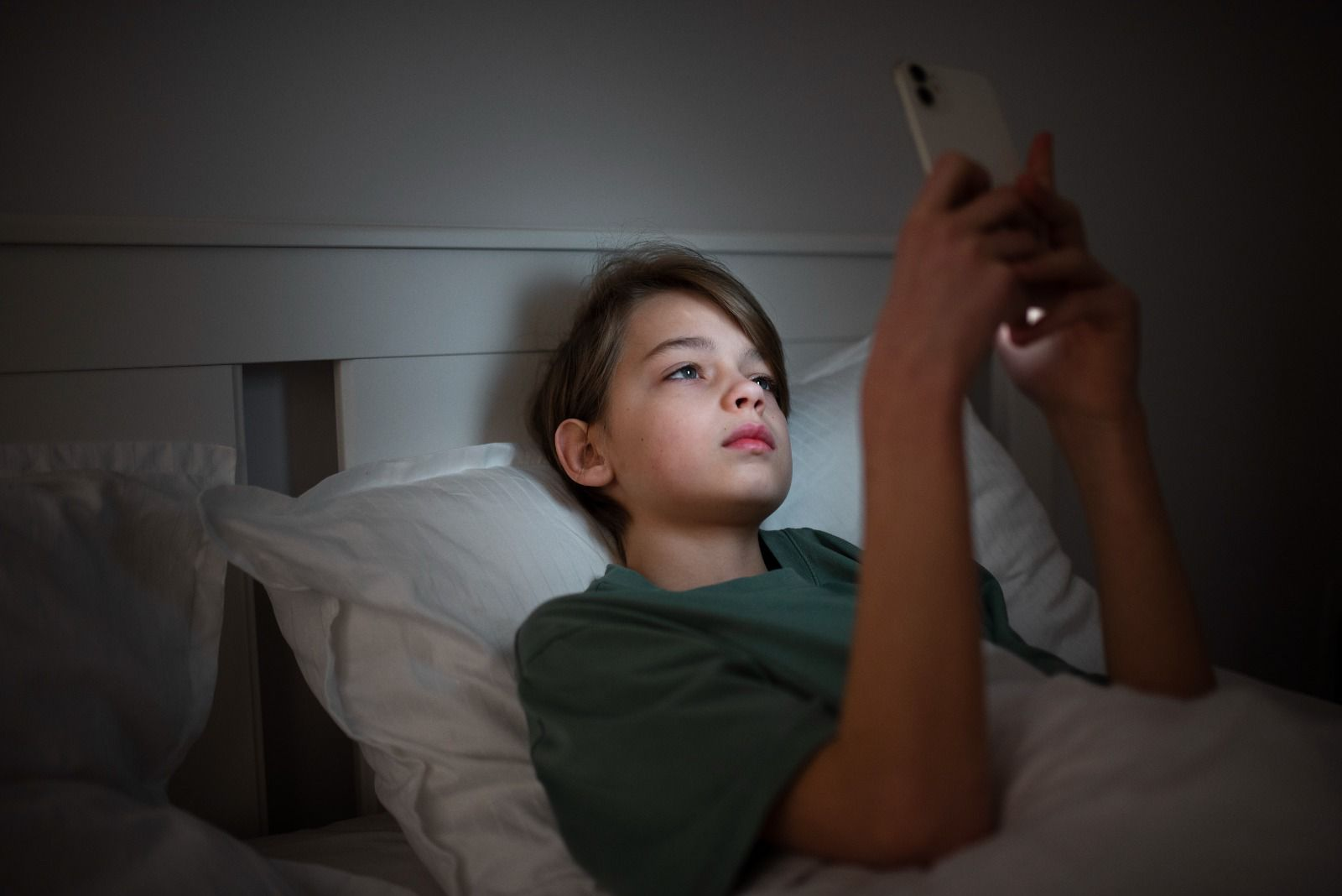 Meu filho adolescente não sai do quarto: devo me preocupar?