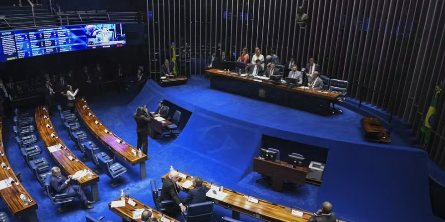 CCJ do Senado recebe as PECs do fim da escala 6x1 e da segurança pública