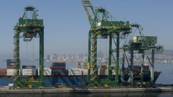 Governo regulamenta R$ 13,5 bilhões em crédito para empresas afetadas por tarifaço dos EUA e crises internacionais