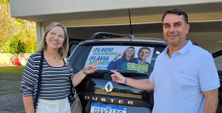 Flávia Berthier é lançada por Flávio Bolsonaro como candidata a deputada federal