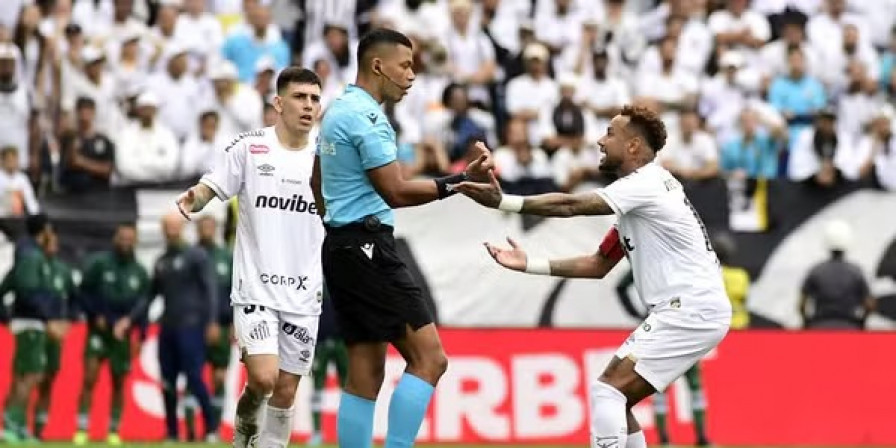 Árbitro com retrospecto curioso apita Figueirense e Maranhão na Série C