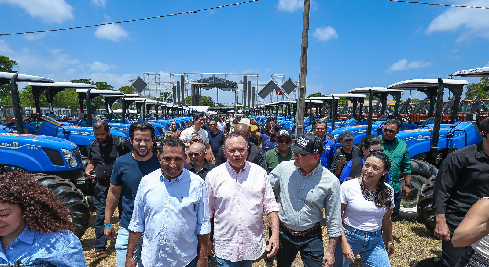 Governo entrega 238 máquinas para reforçar agricultura e infraestrutura no Maranhão