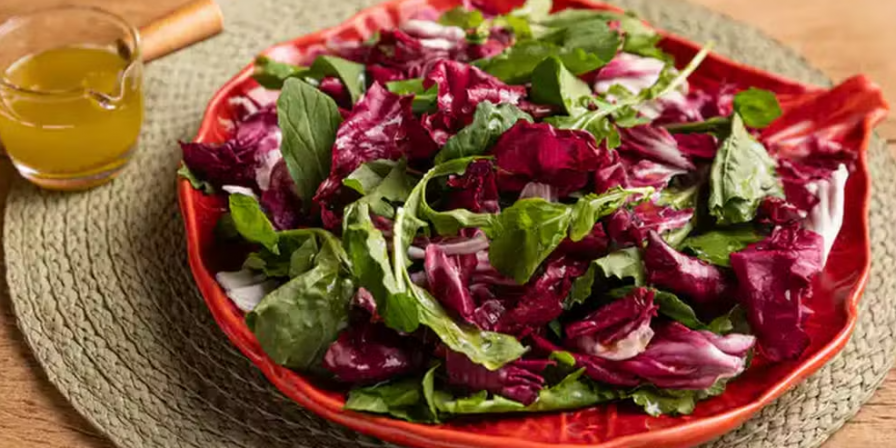 Salada de rúcula com radicchio
