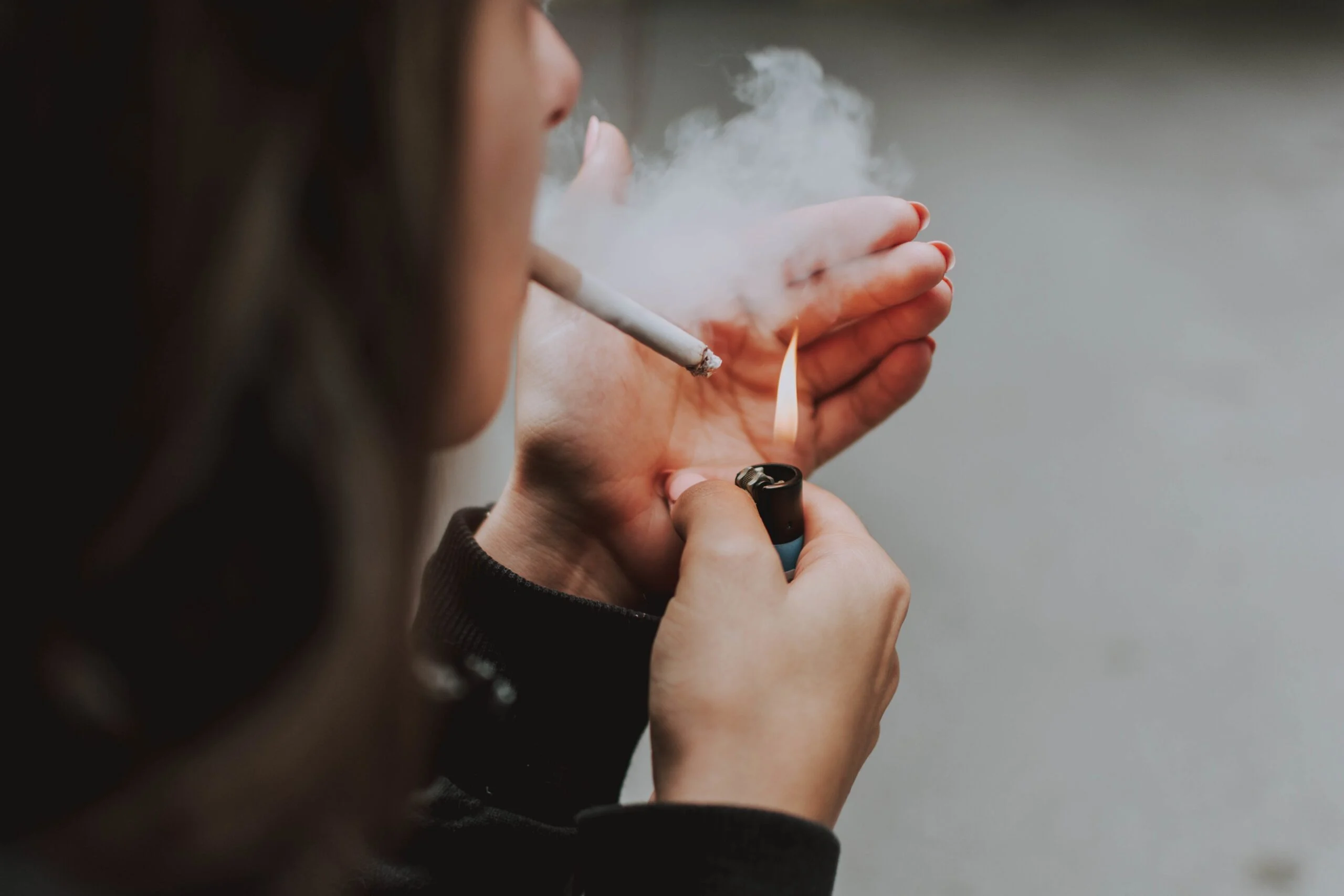 Jovens de 16 a 24 anos lideram o tabagismo no país