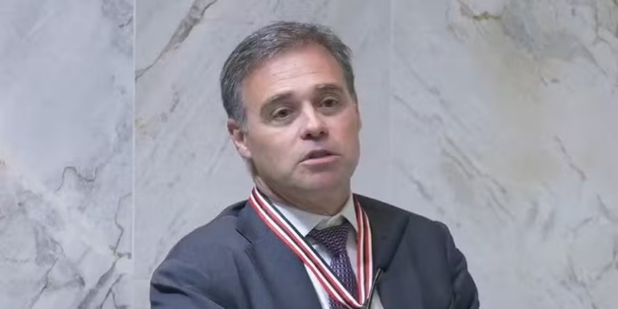 Ministro André Mendonça deixa sociedade do Instituto Iter de educação