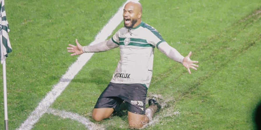 Coritiba e Athletico-PR empatam em clássico emocionante pelo Brasileirão
