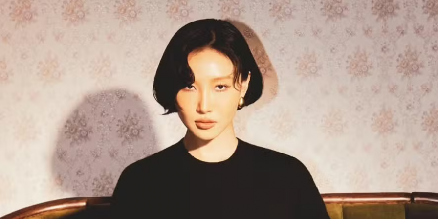 Quem é Hwasa, cantora que agitou o Rock in Rio com hits e muita personalidade
