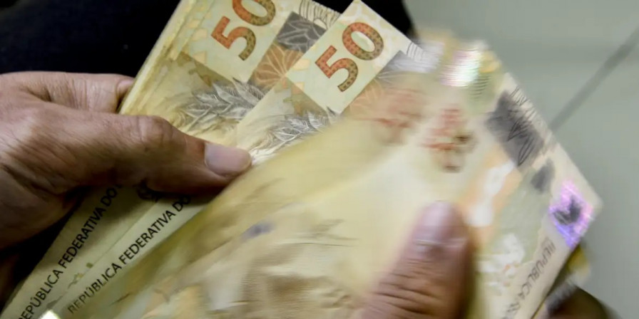 INPC tem variação negativa em agosto e soma 3,98% em 12 meses