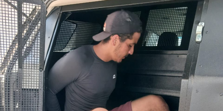 Homem condenado por estuprar mulher ao lado dos dois filhos é preso
