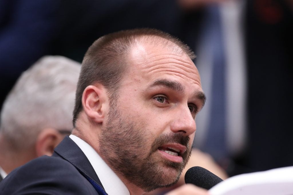 Eduardo Bolsonaro é demitido da Polícia Federal por abandono de cargo