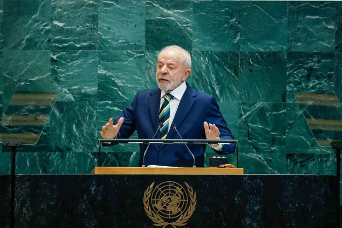 Lula reage a pressões e diz que Brasil não vai ‘privatizar’ o Pix
