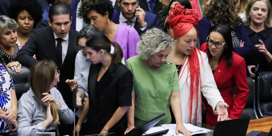 Participação de mulheres entre candidaturas fica estagnada em 34% nas eleições
