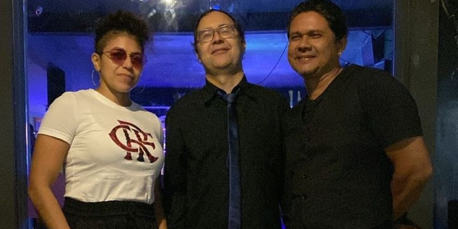 Mr Simple garante a diversão no Acústico Na Mira
